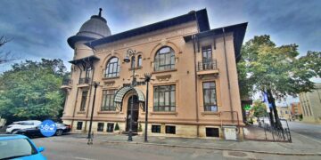 Casa Traian Bellu din Constanța, cunoscută ca Hotel Carol, clădire istorică